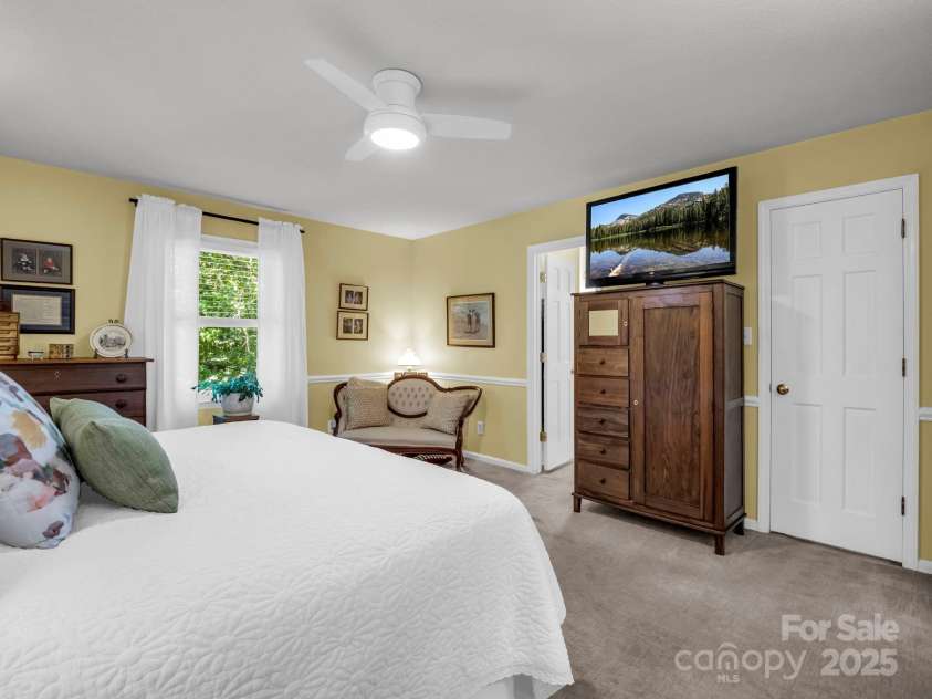 869 Hunting Avenue, Lincolnton, NC 28092.  MLS# CAR4283888, YatesRealty ID 31614. 