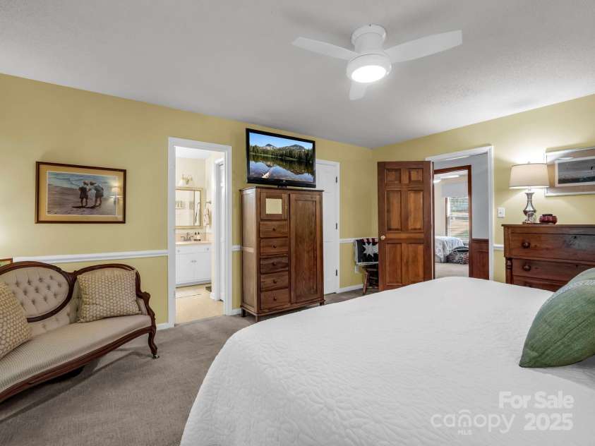 869 Hunting Avenue, Lincolnton, NC 28092.  MLS# CAR4283888, YatesRealty ID 31614. 