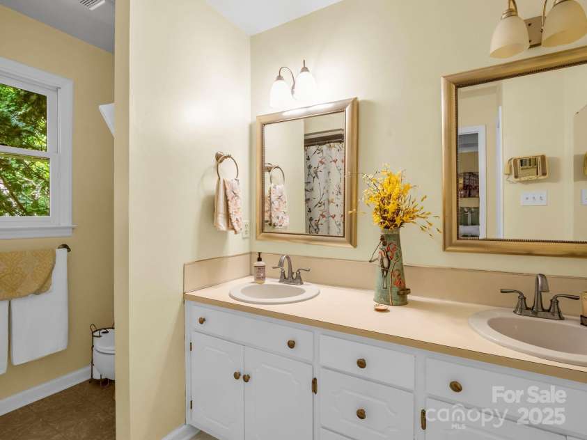 869 Hunting Avenue, Lincolnton, NC 28092.  MLS# CAR4283888, YatesRealty ID 31614. 