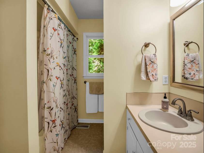 869 Hunting Avenue, Lincolnton, NC 28092.  MLS# CAR4283888, YatesRealty ID 31614. 