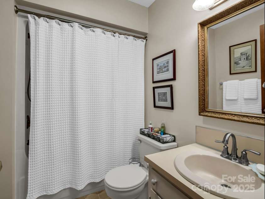 869 Hunting Avenue, Lincolnton, NC 28092.  MLS# CAR4283888, YatesRealty ID 31614. 