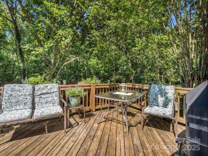 869 Hunting Avenue, Lincolnton, NC 28092.  MLS# CAR4283888, YatesRealty ID 31614. 