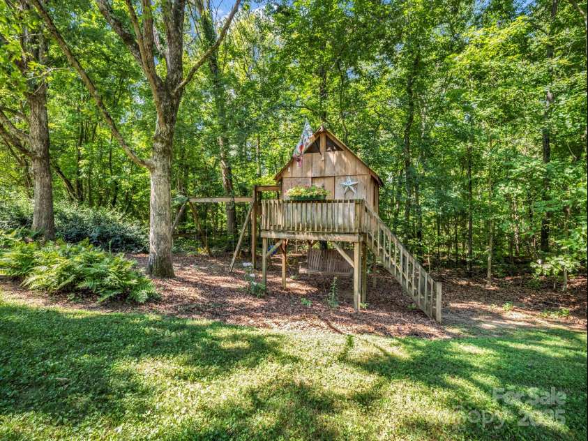 869 Hunting Avenue, Lincolnton, NC 28092.  MLS# CAR4283888, YatesRealty ID 31614. 