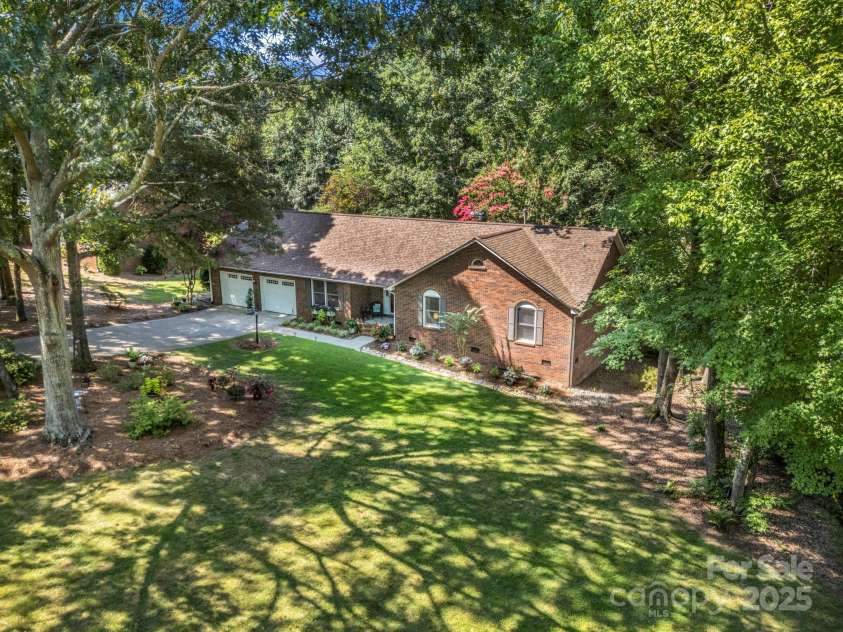 869 Hunting Avenue, Lincolnton, NC 28092.  MLS# CAR4283888, YatesRealty ID 31614. 