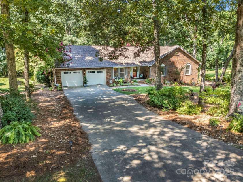 869 Hunting Avenue, Lincolnton, NC 28092.  MLS# CAR4283888, YatesRealty ID 31614. 