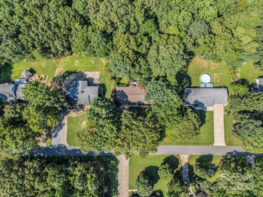 869 Hunting Avenue, Lincolnton, NC 28092.  MLS# CAR4283888, YatesRealty ID 31614. 