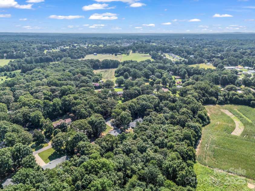 869 Hunting Avenue, Lincolnton, NC 28092.  MLS# CAR4283888, YatesRealty ID 31614. 