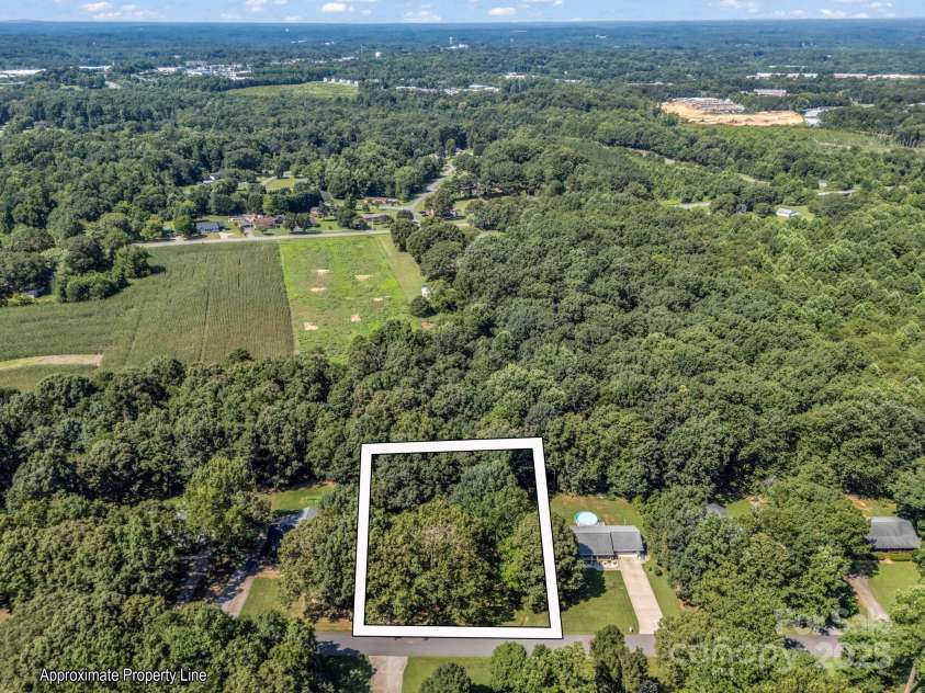 869 Hunting Avenue, Lincolnton, NC 28092.  MLS# CAR4283888, YatesRealty ID 31614. 