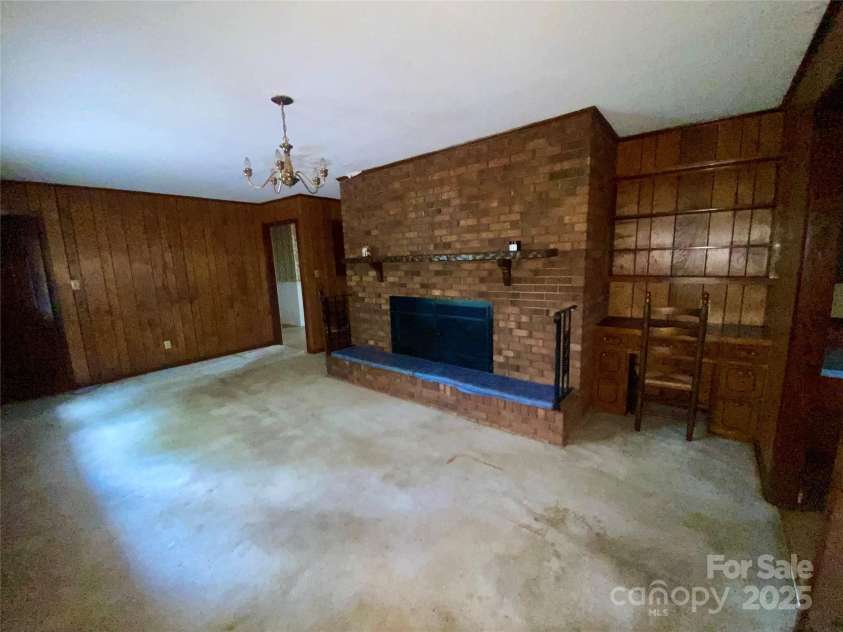 271 Hwy 24/27 Highway, Midland, NC 28107.  MLS# CAR4287313, YatesRealty ID 31616. Family room