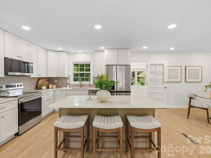 7434 Kilcullen Drive, Charlotte, NC 28270.  MLS# CAR4392099, YatesRealty ID 31618. 