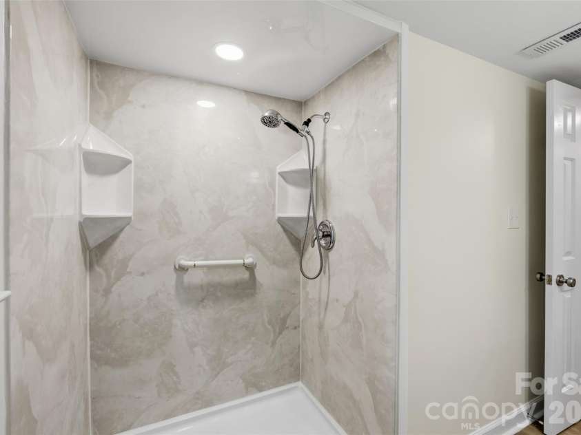 7434 Kilcullen Drive, Charlotte, NC 28270.  MLS# CAR4392099, YatesRealty ID 31618. 