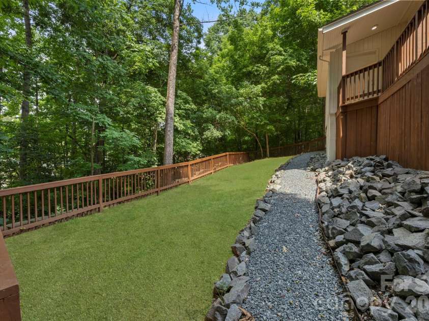 7434 Kilcullen Drive, Charlotte, NC 28270.  MLS# CAR4392099, YatesRealty ID 31618. 