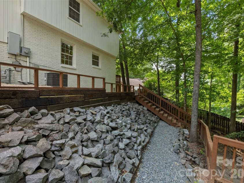 7434 Kilcullen Drive, Charlotte, NC 28270.  MLS# CAR4392099, YatesRealty ID 31618. 