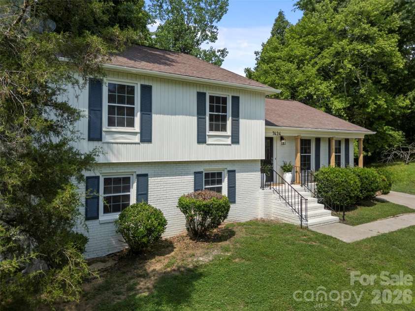 7434 Kilcullen Drive, Charlotte, NC 28270.  MLS# CAR4392099, YatesRealty ID 31618. 