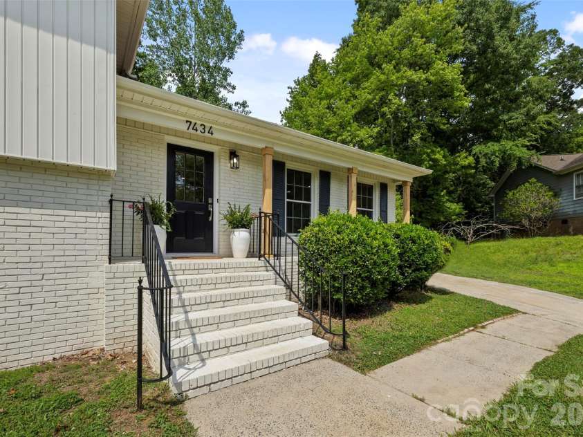 7434 Kilcullen Drive, Charlotte, NC 28270.  MLS# CAR4392099, YatesRealty ID 31618. 