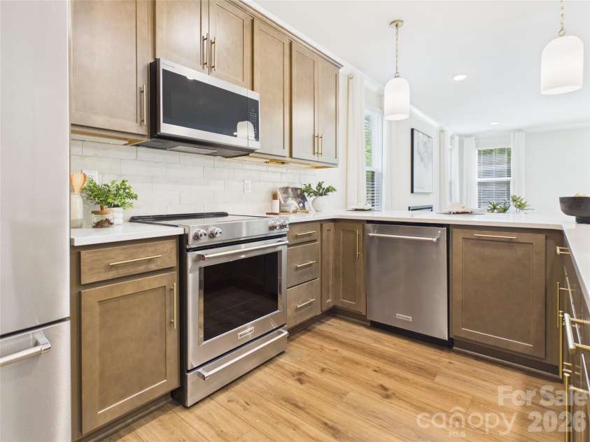 2637 Ravencroft Drive, Charlotte, NC 28208.  MLS# CAR4389891, YatesRealty ID 31619. 