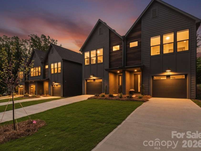 2637 Ravencroft Drive, Charlotte, NC 28208.  MLS# CAR4389891, YatesRealty ID 31619. 