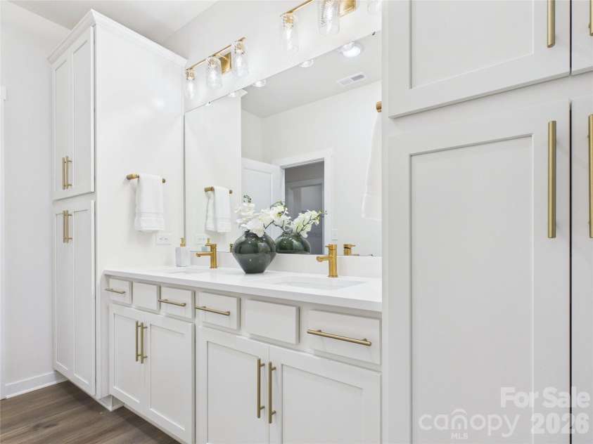 2637 Ravencroft Drive, Charlotte, NC 28208.  MLS# CAR4389891, YatesRealty ID 31619. 