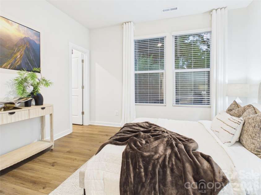 2637 Ravencroft Drive, Charlotte, NC 28208.  MLS# CAR4389891, YatesRealty ID 31619. 
