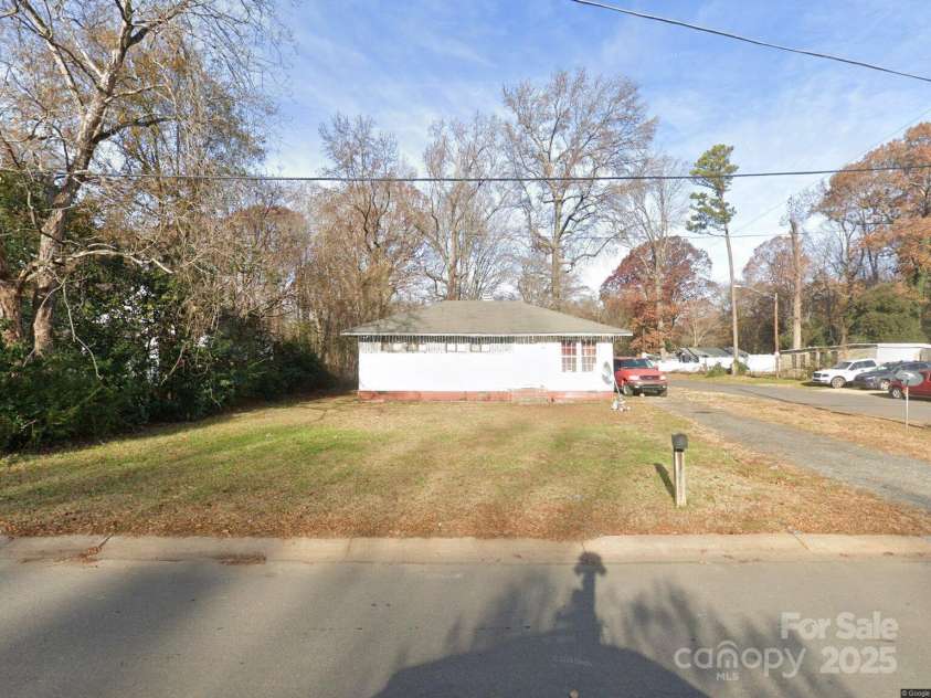 1700 Choyce Avenue, Charlotte, NC 28217.  MLS# CAR4290773, YatesRealty ID 31620. 