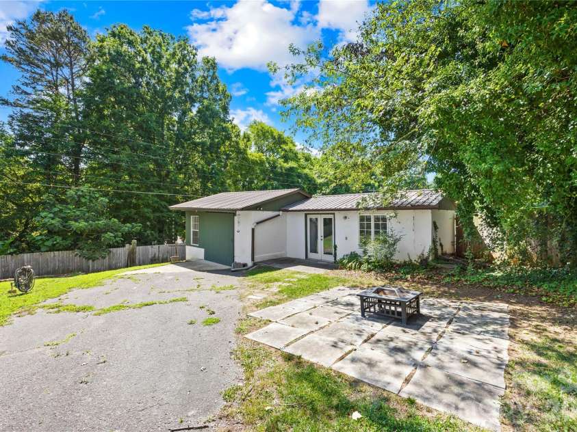181 Sigmon Road, Statesville, NC 28677.  MLS# CAR4384654, YatesRealty ID 31620. 
