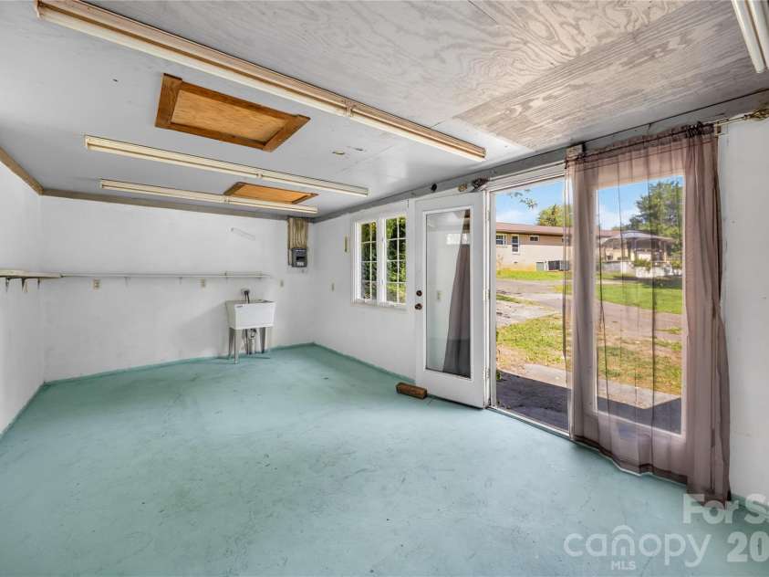 181 Sigmon Road, Statesville, NC 28677.  MLS# CAR4384654, YatesRealty ID 31620. 