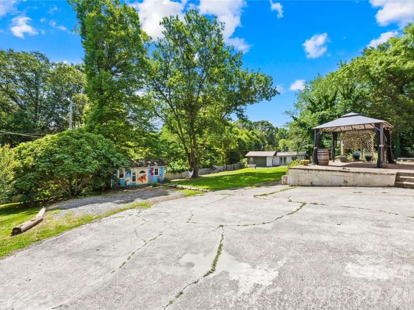 181 Sigmon Road, Statesville, NC 28677.  MLS# CAR4384654, YatesRealty ID 31620. 