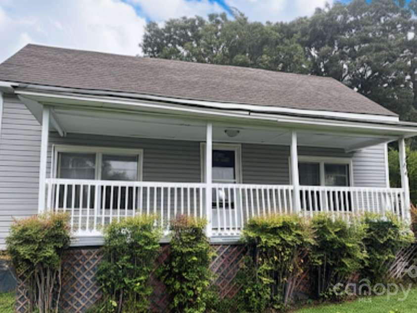 103 Fairview Street, Clover, SC 29710.  MLS# CAR4283256, YatesRealty ID 31621. 