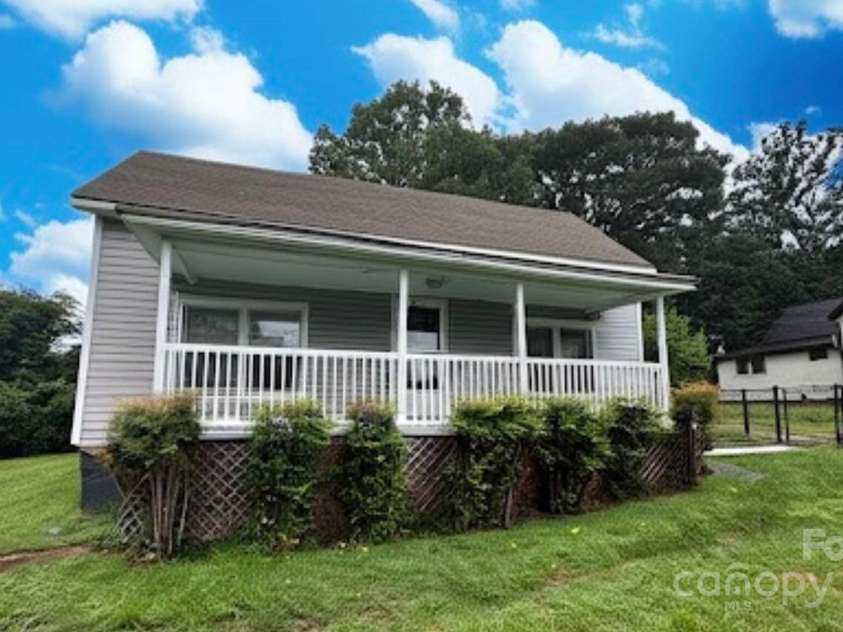 103 Fairview Street, Clover, SC 29710.  MLS# CAR4283256, YatesRealty ID 31621. 