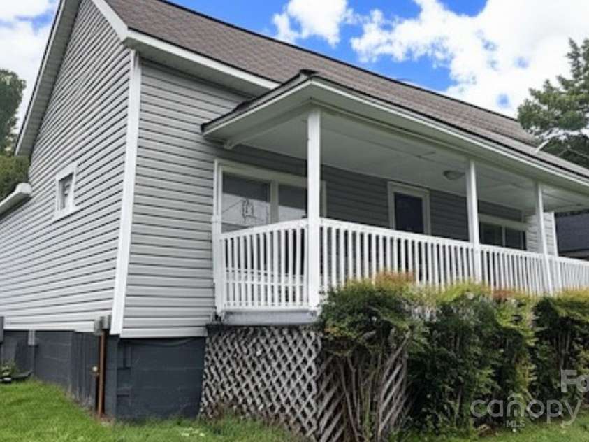 103 Fairview Street, Clover, SC 29710.  MLS# CAR4283256, YatesRealty ID 31621. 