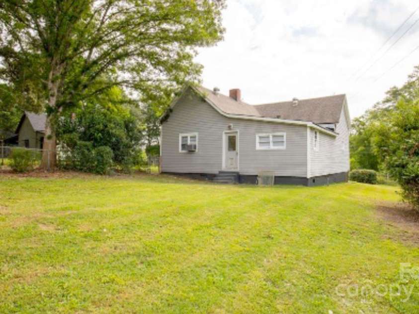 103 Fairview Street, Clover, SC 29710.  MLS# CAR4283256, YatesRealty ID 31621. Backdoor hallway