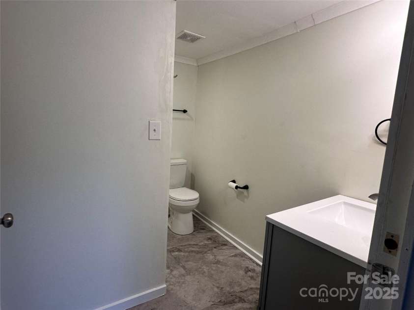 103 Fairview Street, Clover, SC 29710.  MLS# CAR4283256, YatesRealty ID 31621. Bathroom 1