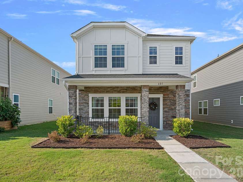 605 Cedar Knoll Circle, Pineville, NC 28134.  MLS# CAR4389219, YatesRealty ID 31621. 