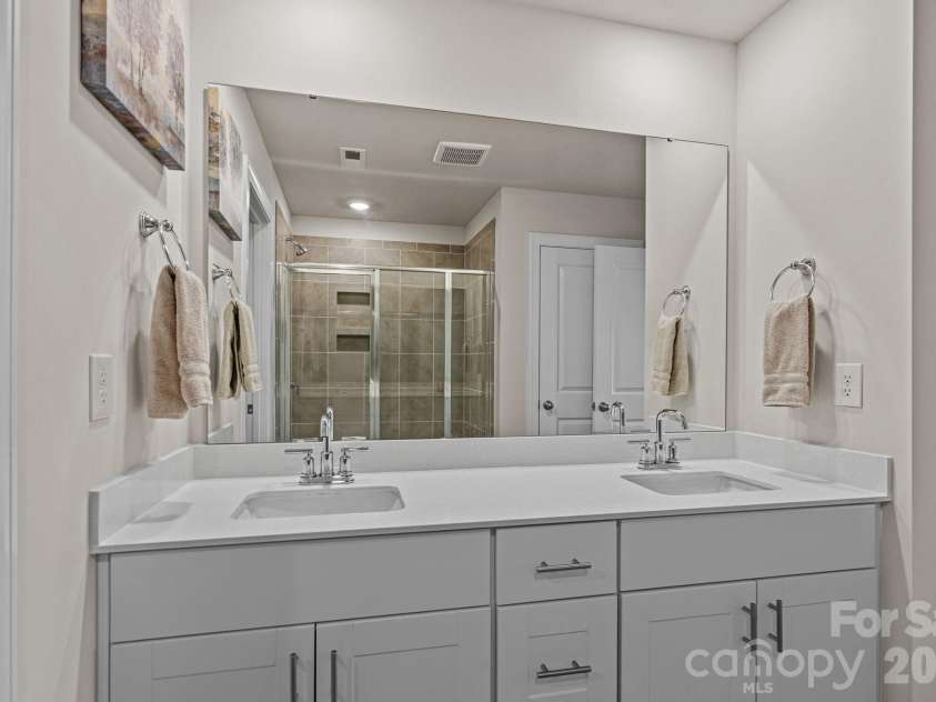 605 Cedar Knoll Circle, Pineville, NC 28134.  MLS# CAR4389219, YatesRealty ID 31621. 