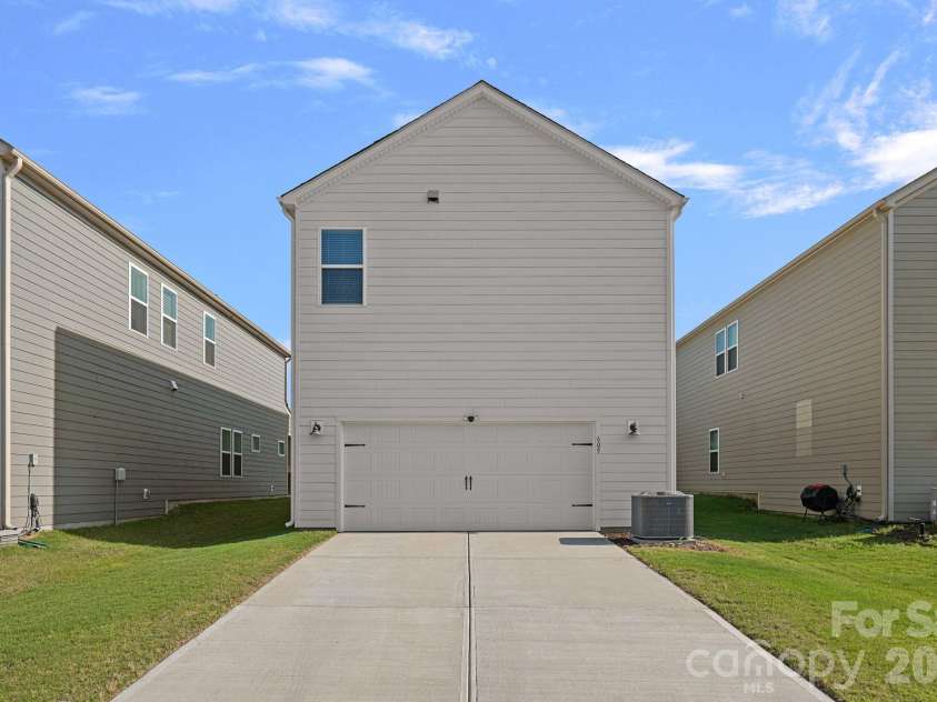 605 Cedar Knoll Circle, Pineville, NC 28134.  MLS# CAR4389219, YatesRealty ID 31621. 