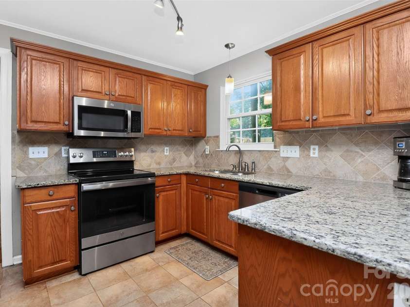 11007 Secotan Lane, Matthews, NC 28105.  MLS# CAR4393288, YatesRealty ID 31622. 
