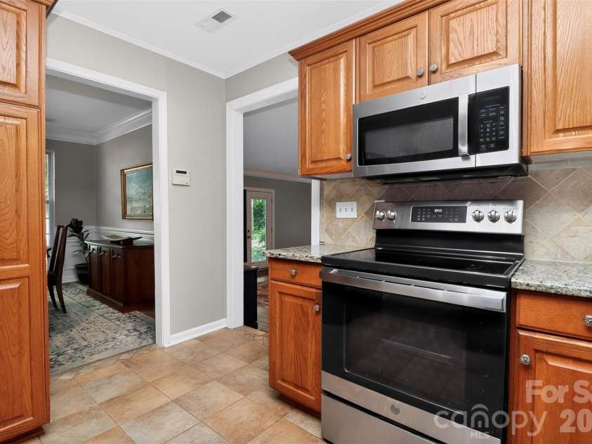 11007 Secotan Lane, Matthews, NC 28105.  MLS# CAR4393288, YatesRealty ID 31622. 