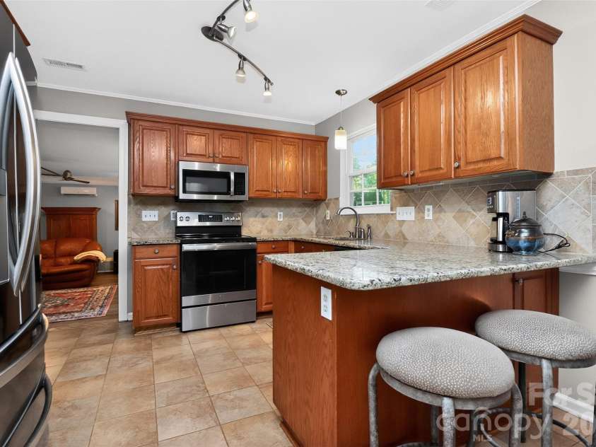 11007 Secotan Lane, Matthews, NC 28105.  MLS# CAR4393288, YatesRealty ID 31622. 