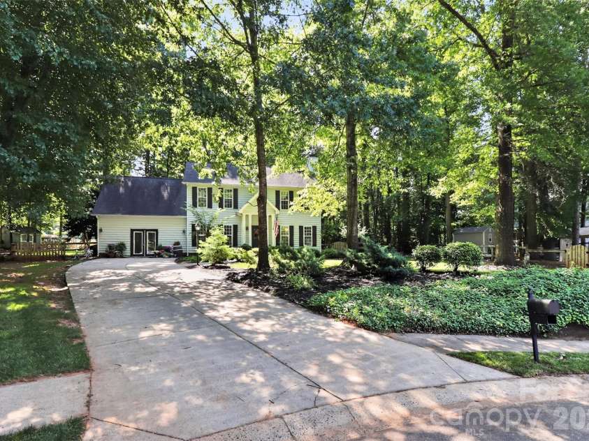 11007 Secotan Lane, Matthews, NC 28105.  MLS# CAR4393288, YatesRealty ID 31622. 