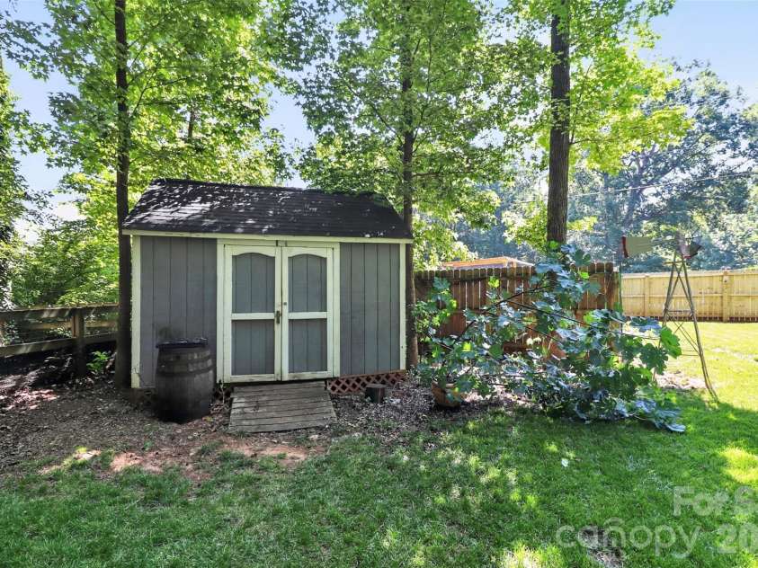 11007 Secotan Lane, Matthews, NC 28105.  MLS# CAR4393288, YatesRealty ID 31622. 