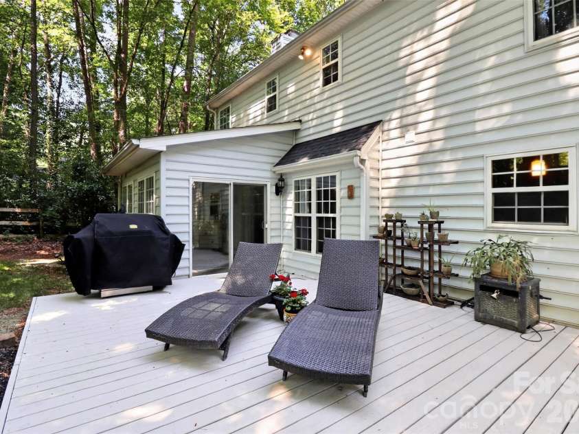 11007 Secotan Lane, Matthews, NC 28105.  MLS# CAR4393288, YatesRealty ID 31622. 
