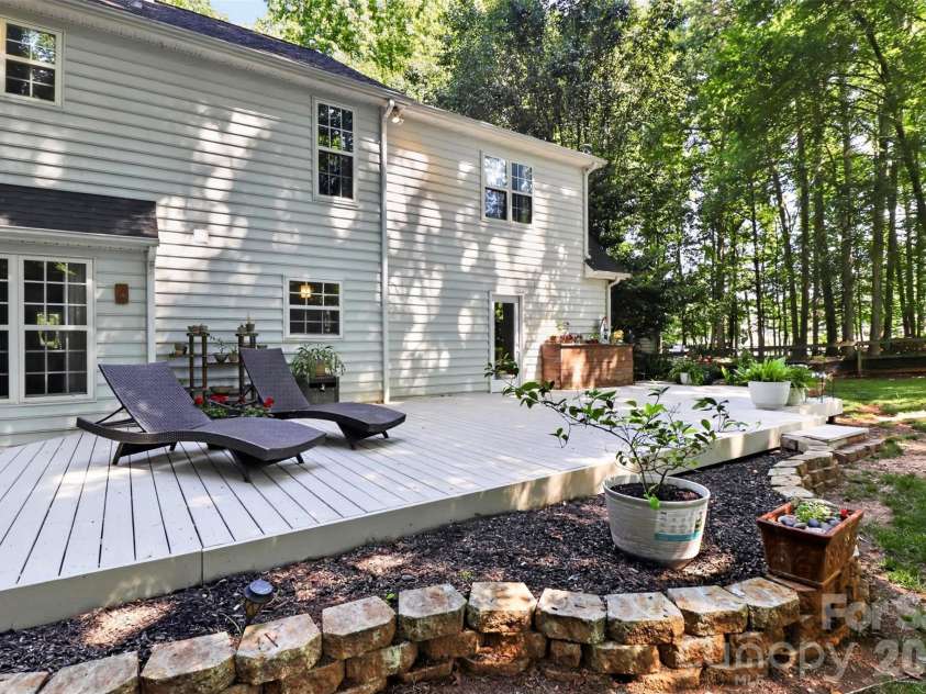 11007 Secotan Lane, Matthews, NC 28105.  MLS# CAR4393288, YatesRealty ID 31622. 