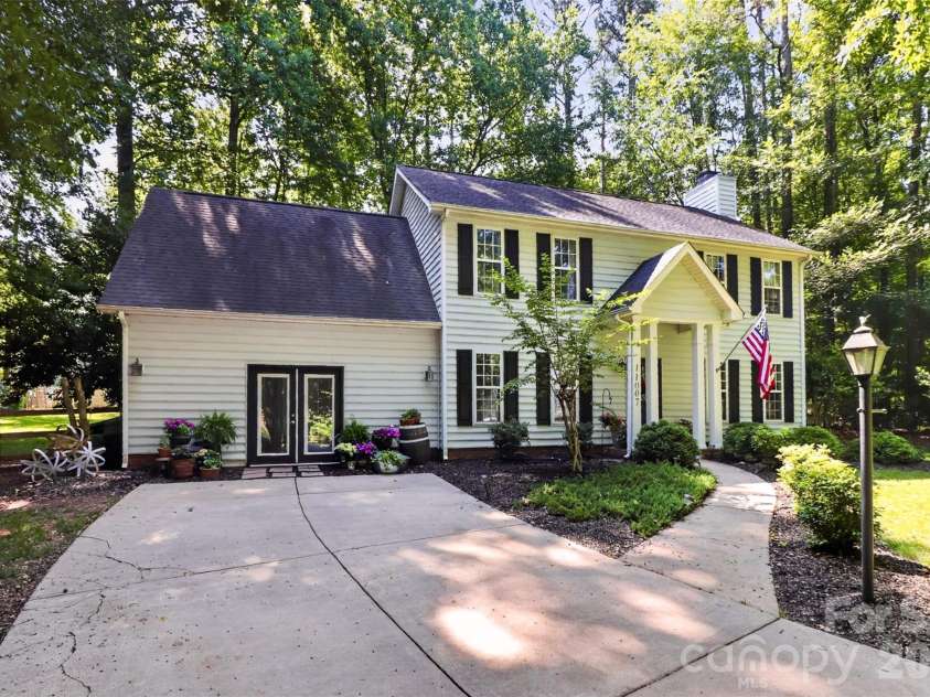11007 Secotan Lane, Matthews, NC 28105.  MLS# CAR4393288, YatesRealty ID 31622. 