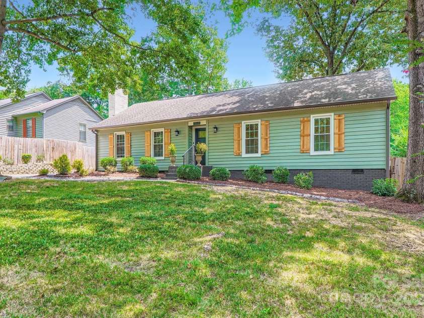 7325 Honey Flower Place, Charlotte, NC 28214.  MLS# CAR4286635, YatesRealty ID 31622. 