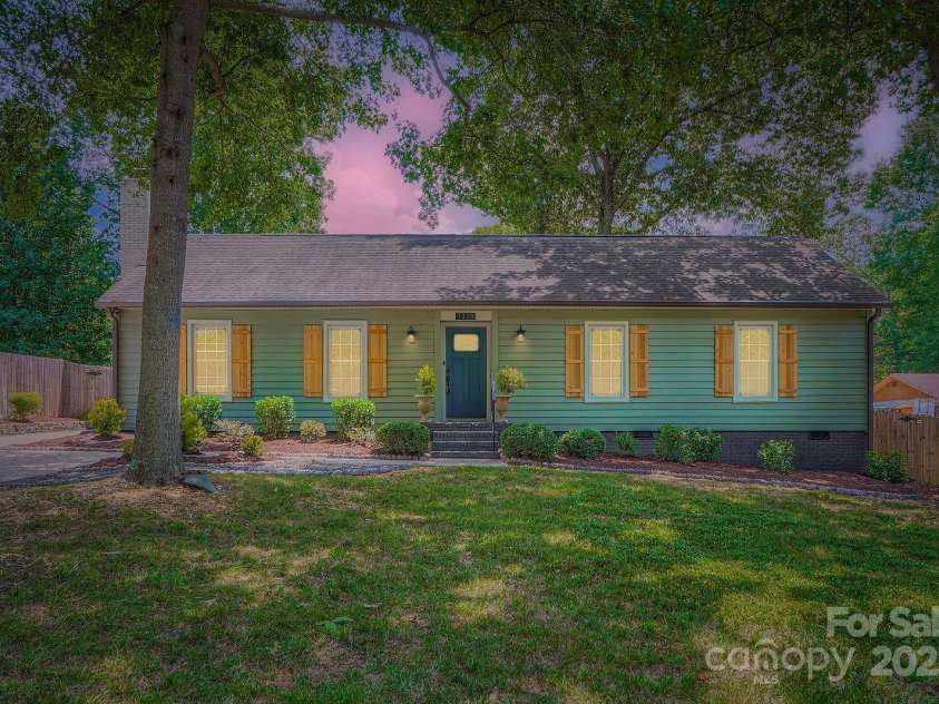 7325 Honey Flower Place, Charlotte, NC 28214.  MLS# CAR4286635, YatesRealty ID 31622. 