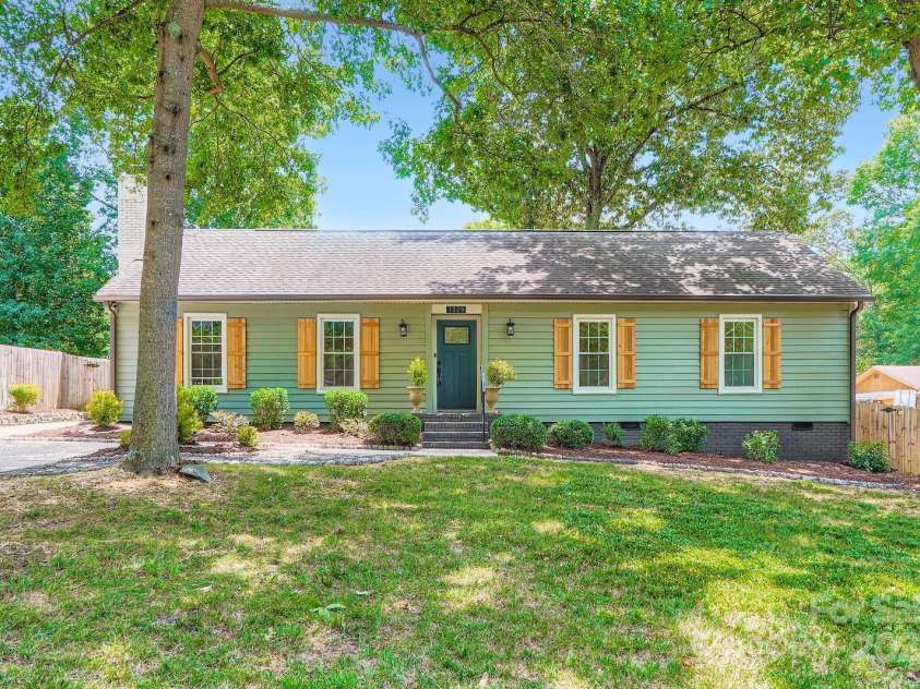 7325 Honey Flower Place, Charlotte, NC 28214.  MLS# CAR4286635, YatesRealty ID 31622. 
