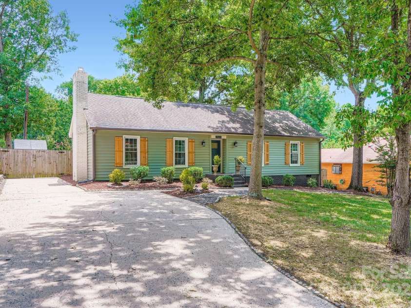 7325 Honey Flower Place, Charlotte, NC 28214.  MLS# CAR4286635, YatesRealty ID 31622. 