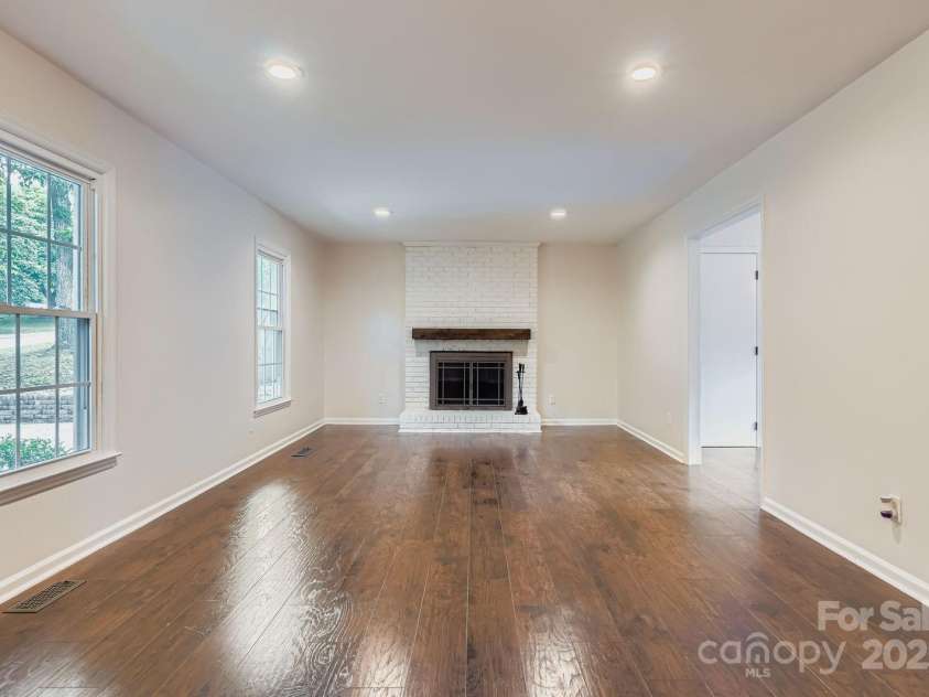 7325 Honey Flower Place, Charlotte, NC 28214.  MLS# CAR4286635, YatesRealty ID 31622. 