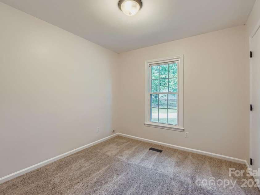 7325 Honey Flower Place, Charlotte, NC 28214.  MLS# CAR4286635, YatesRealty ID 31622. 