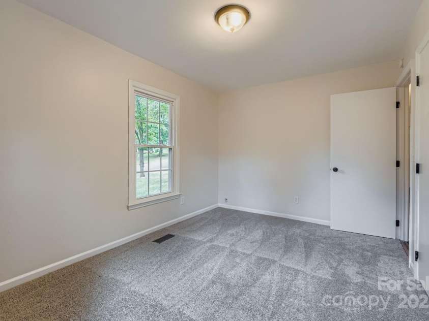 7325 Honey Flower Place, Charlotte, NC 28214.  MLS# CAR4286635, YatesRealty ID 31622. 